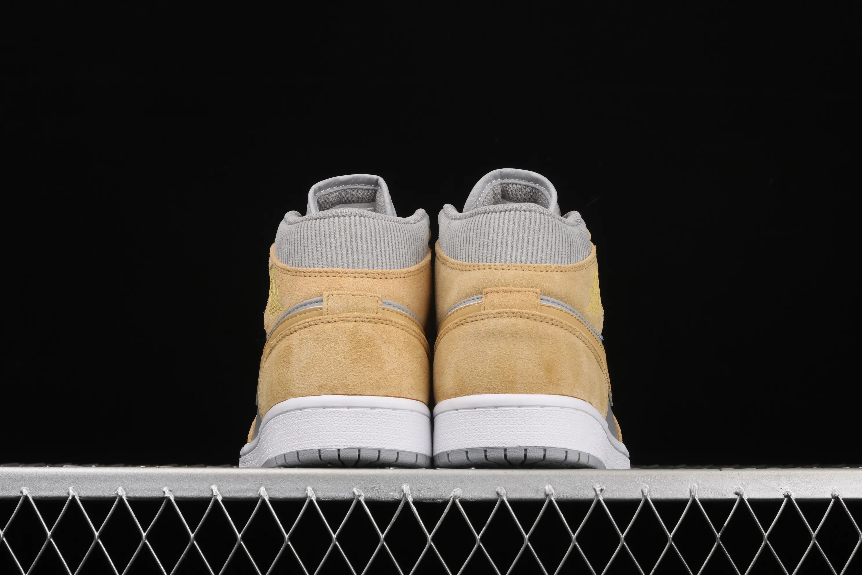 All categories Air Jordan Jordan series basketball shoes Air Jordan 1 Mid Air Jordan 1 Mid AJ1 Joe 1 Zhongbang Maca color yellow cement gray basketball shoes DA4666-001